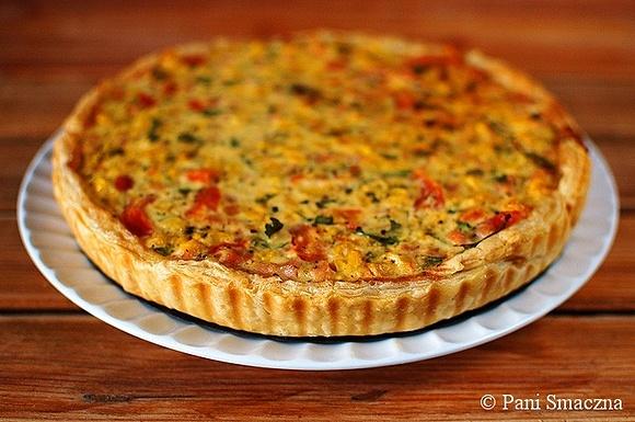 Tarta z polędwicą, kukurydzą i pomidorami
