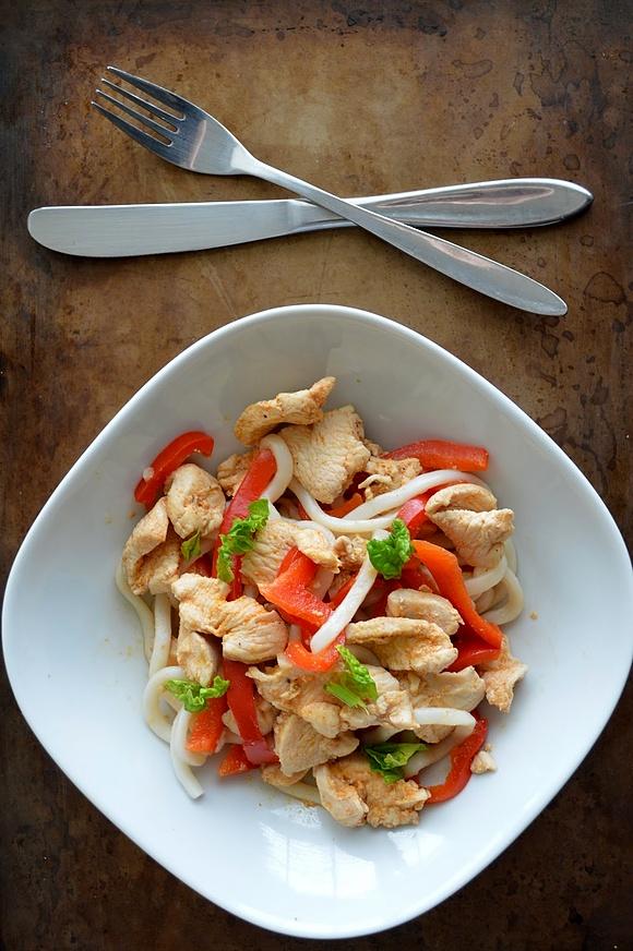 Kurczak na szybko stir-fry z papryką
