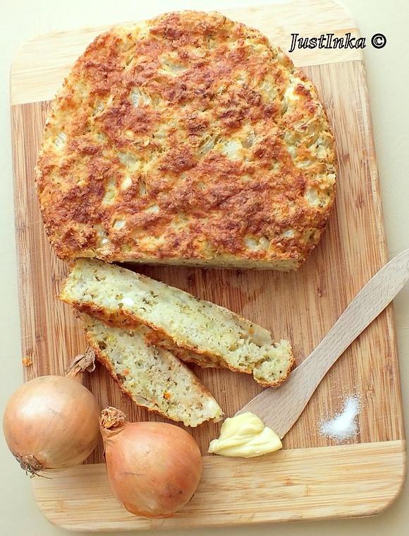 Chlebek cebulowy z serem feta