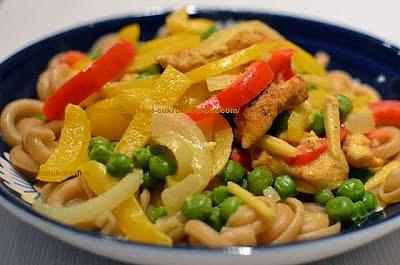 Groszkowe curry z kurczakiem