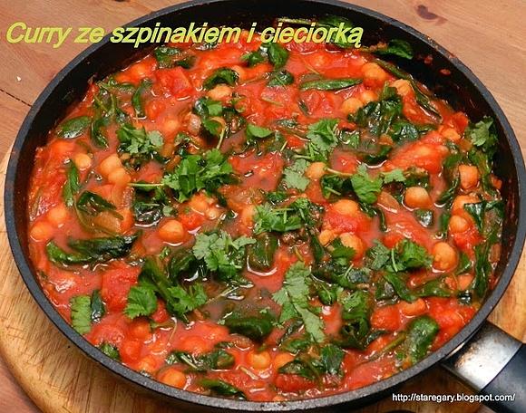Curry ze świeżym szpinakiem i cieciorką