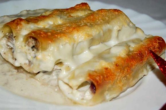 Canelloni z mięsem i pieczarkami