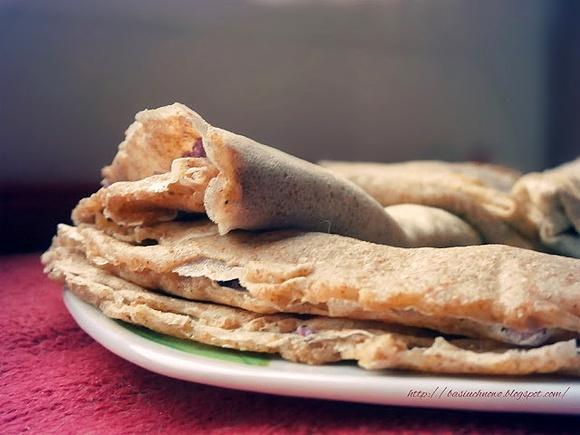 Crêpes z twarogiem i konfiturą z czarnej porzeczki