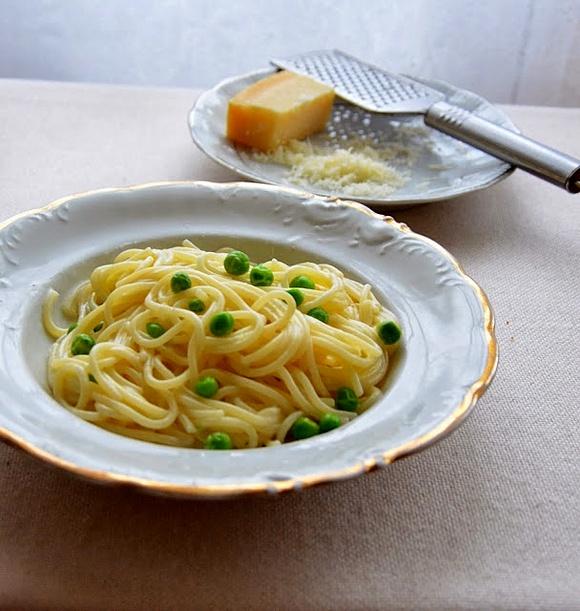 Pasta Alfredo z groszkiem