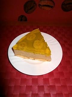 Bananowiec na galaretkach i spodzie z biszkoptów bez pieczenia