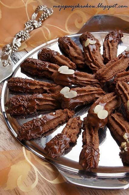 Czekoladowe kruche języczki w czekoladzie