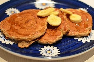 Pełnoziarniste bananowe pancakes na śniadanie