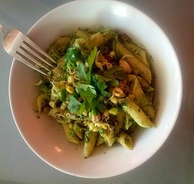 Penne ze szpinakiem i kiełkami