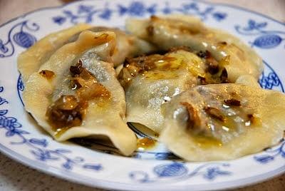 Pierogi wigilijne z grzybami i młodą kapustą