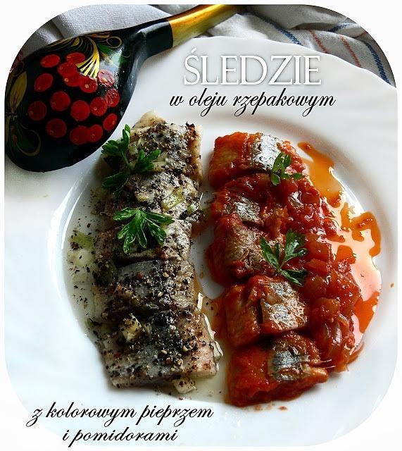 Śledzie w kolorowym pieprzu i pomidorach