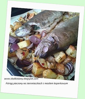 Pstrąg pieczony na ziemniakach z masłem koperkowym