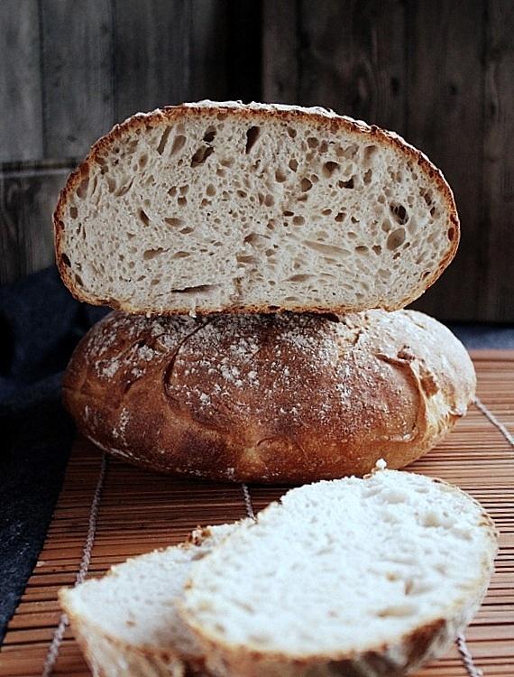 Chleb pszenno-żytny na zakwasie