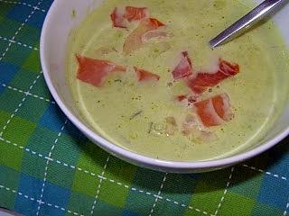 Kremowa zupa z groszku z szynką parmeńską