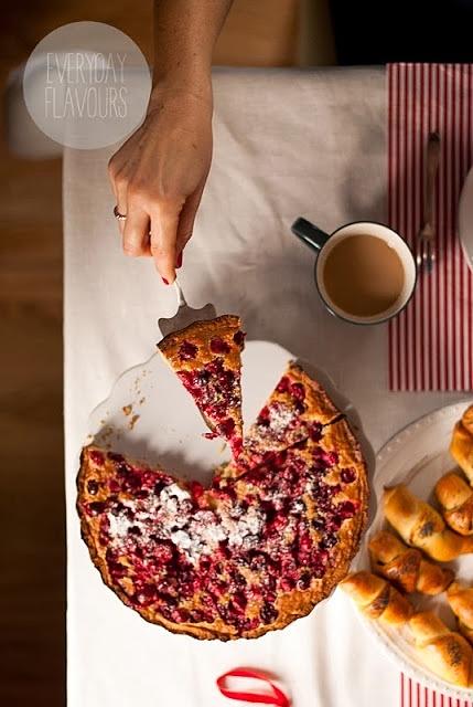 Tarta marcepanowa z żurawiną