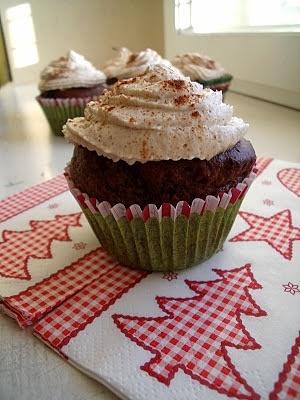 Piernikowe muffiny z kremem cynamonowym