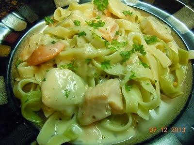Scallopki z łososiem w sosie śmietanowym