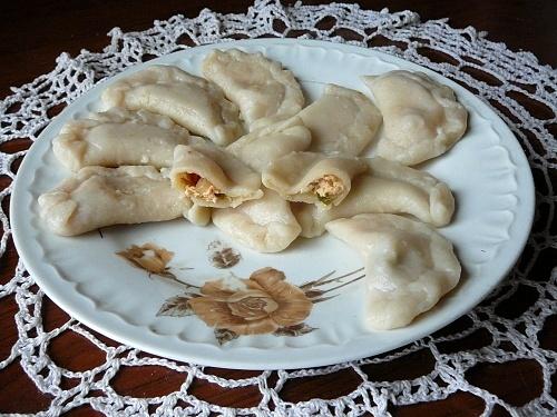 Pierogi z serem, suszonymi pomidorami i miętą
