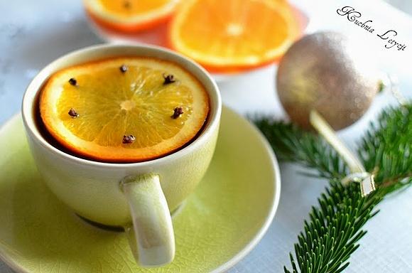 Herbata z pomarańczą i goździkami rozgrzewająca, aromatyczna
