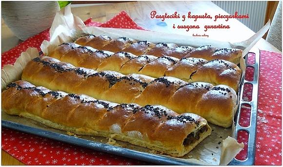 Paszteciki z kapustą, pieczarkami i suszoną żurawiną