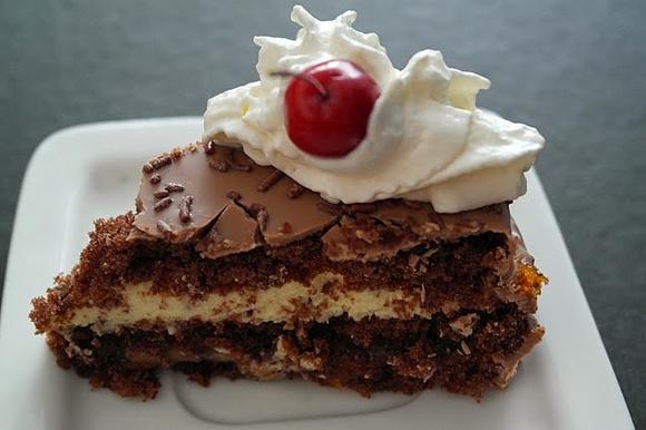 Tort śmietankowo-brzoskwiniowy