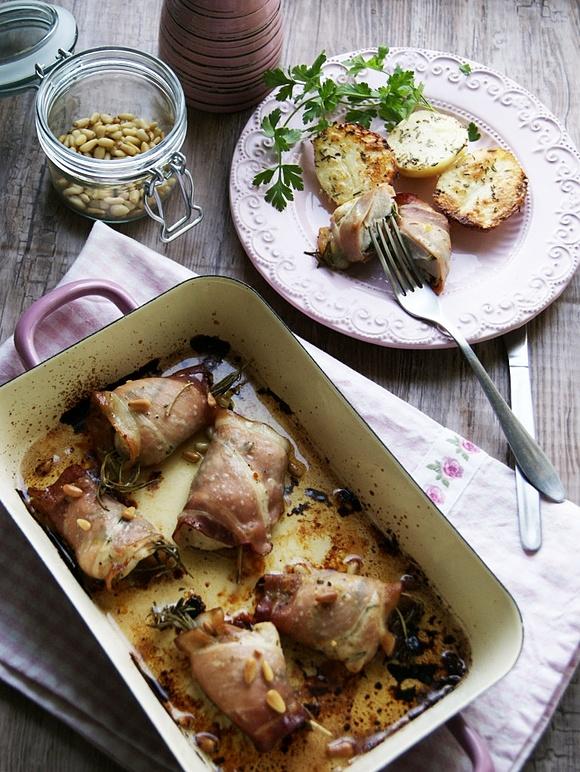 Kurczak zapiekany z rozmarynem i szynką parmeńską z ziemniakami z tymiankiem