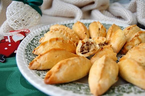 Pieczone pierogi i bułeczki z daktylowym dżemem