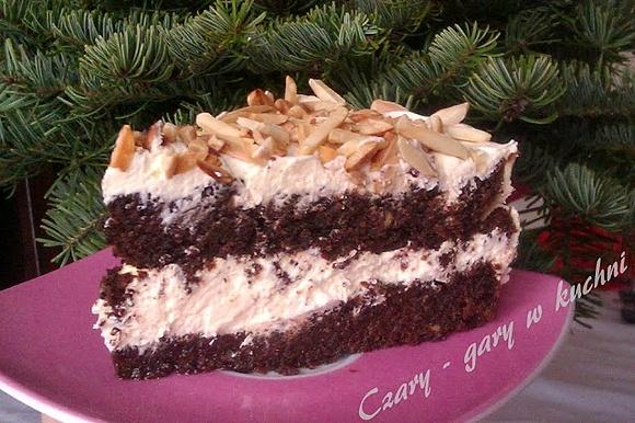 Tort makowy z migdałową masą bezową