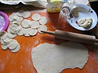 Pierogowanie – pierożki z różnymi farszami szpinak i feta, mięso z warzywami