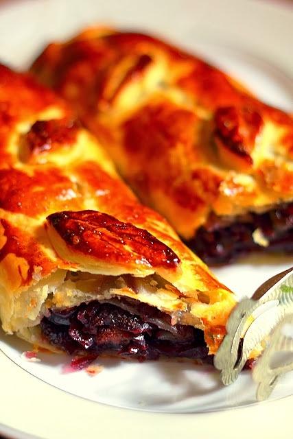Strudel z czerwoną kapustą