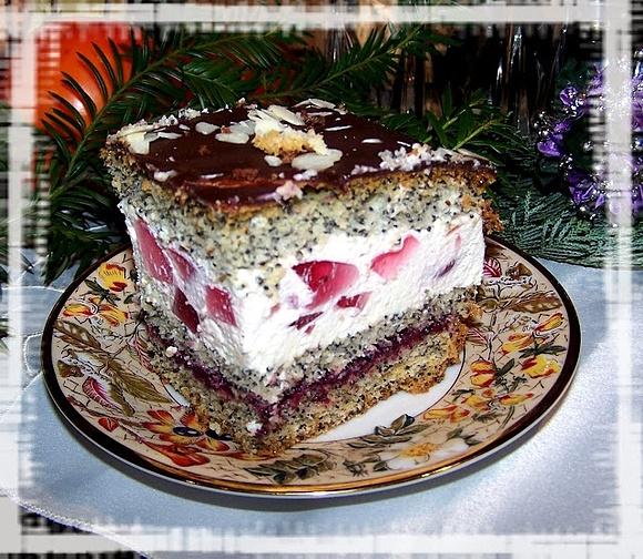 Piegusek przekładany leśnymi owocami
