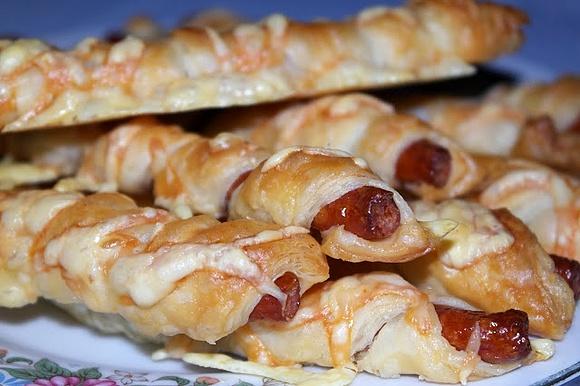 Ciasto francuskie zapiekane z kabanosem na sylwestra