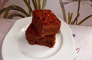 Cynamonowo-czekoladowe brownie z malinami