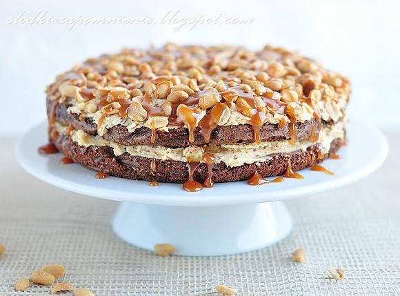 Torcik brownie z kremem orzechowym i karmelem