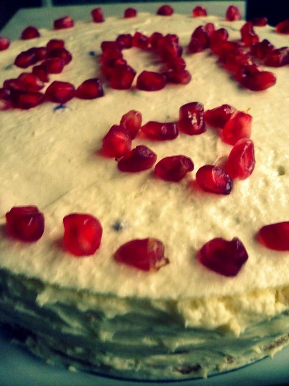 Noworoczny jagodowo-śmietankowy tort