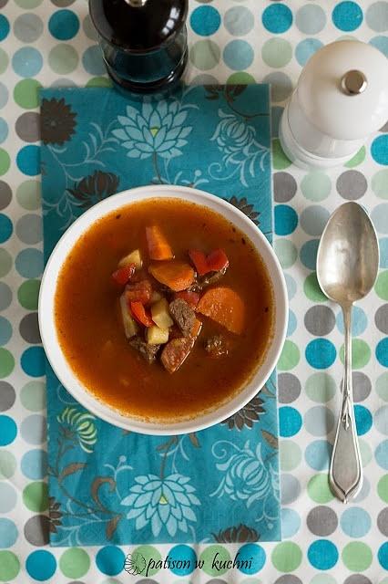 Zupa gulaszowa z chorizo