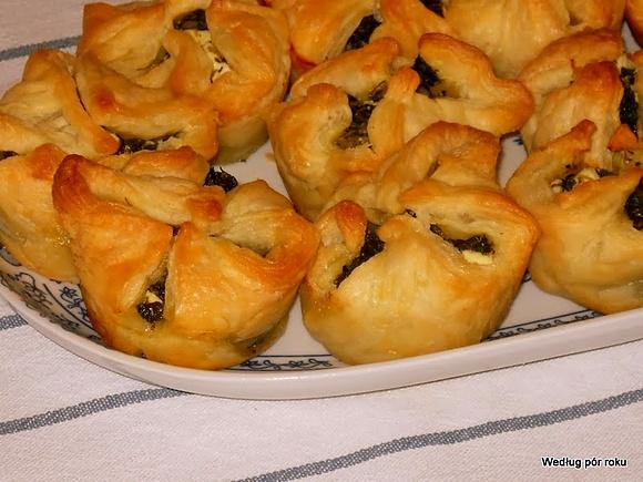Pikantne muffinki w cieście francuskim