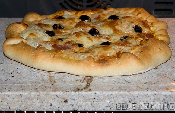 Pizza pieczona na kamieniu zgodnie z jamie Oliverem