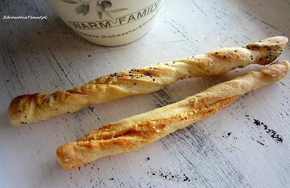 Wytrawne kruche paluchy z parmezanem makiem i sezamem