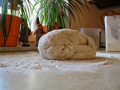 Drożdżowe paluchy z kminkiem i solą morską