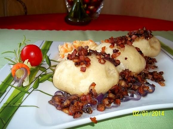 Parowce – przepis na białe pączki z mleka i drożdży