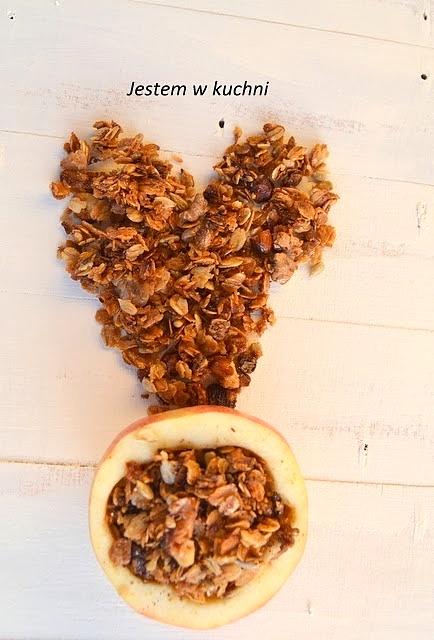 Energetyczna granola w jabłku
