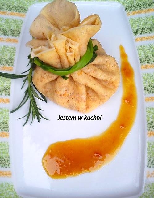 Grahamowa skakiewka z awokado, łososiem wędzonym, mascarpone i orzechami