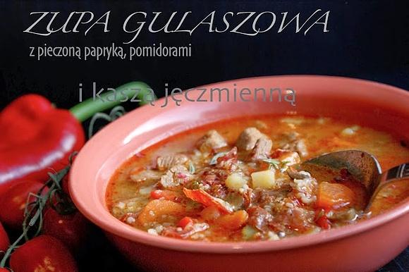 Zupa gulaszowa z kaszą jęczmienną i pieczonymi warzywami