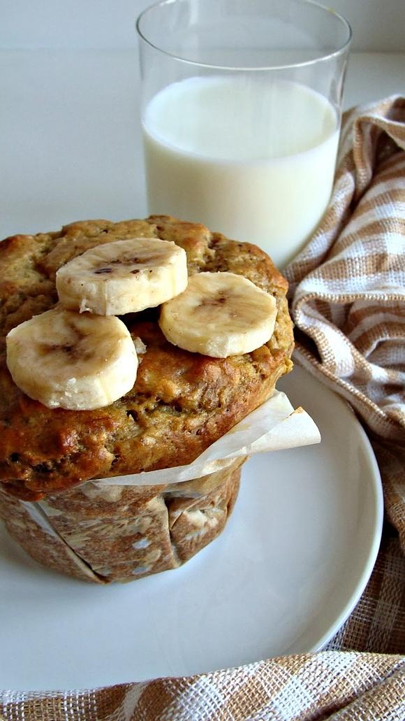 Czekoladowe muffiny z bananem i pełnoziarnistą mąką
