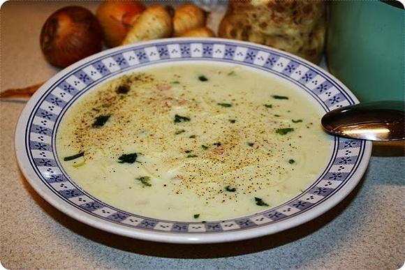 Zupa serowa z szynką i makaronem