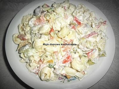 Sałatka z tortellini i prawdziwkami
