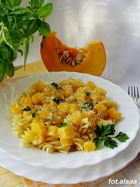 Makaron z sosem dyniowym i parmezanem