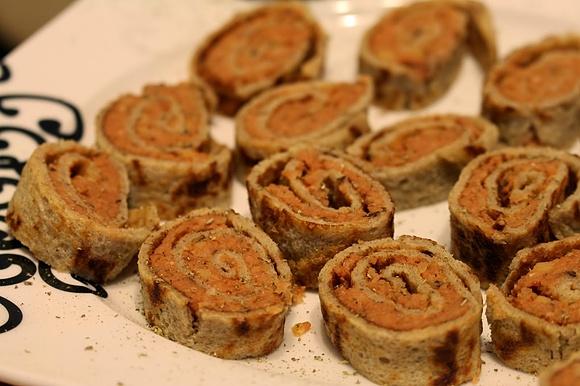 Naleśnikowe rollsy z dwoma pastami