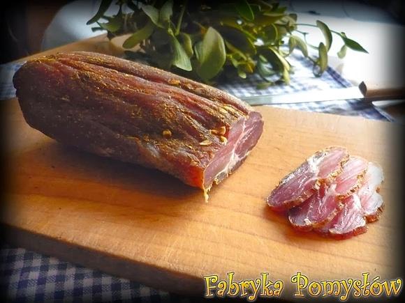 Schab suszony domowy z pończochy - przepis na suszony schab