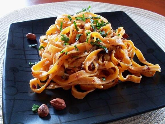 Tagliatelle z orzechami